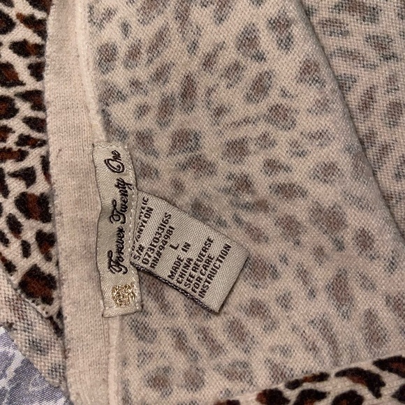 Vintage Forever 21 Fuzzy Leopard Print Halter Crop Top - Picture 2 of 8